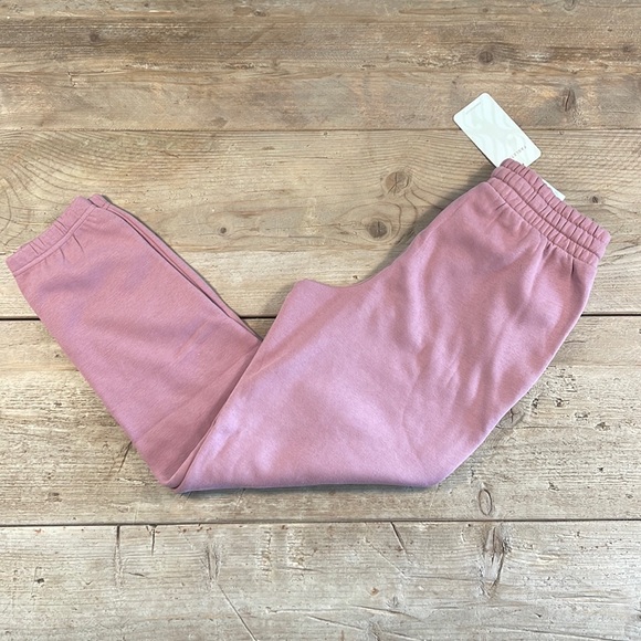 NWT- Fabletics Eco Go-To Sweatpant - Orchid Smoke (27” inseam)- Brand New!!! - Picture 3 of 9